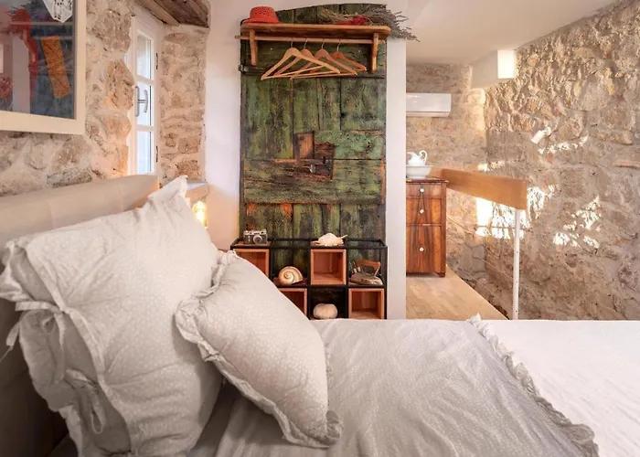 Peaceful & Secluded Retreat House Kod Kapetana Hvar