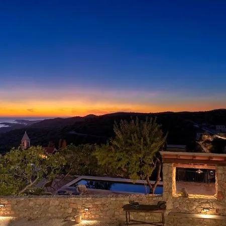 Peaceful & Secluded Retreat House Kod Kapetana Hvar * Veliko Grablje